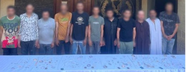 سقوط تشكيل عصابي انتحل صفة رجال شرطة وسرق مشغولات ذهبية من تاجر بالخليفة