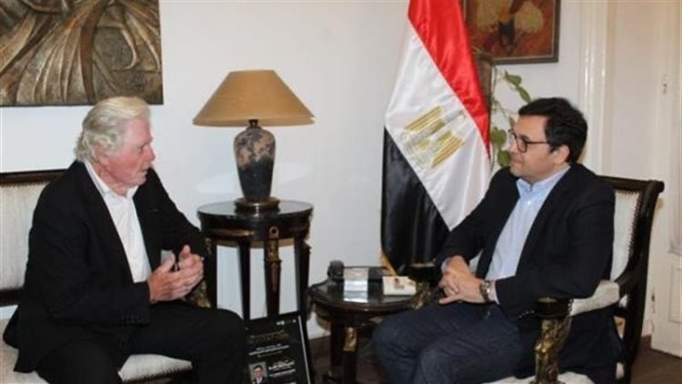 وزير الثقافة يبحث مع حسين فهمي الاستعدادات للدورة 47 من مهرجان القاهرة السينمائي