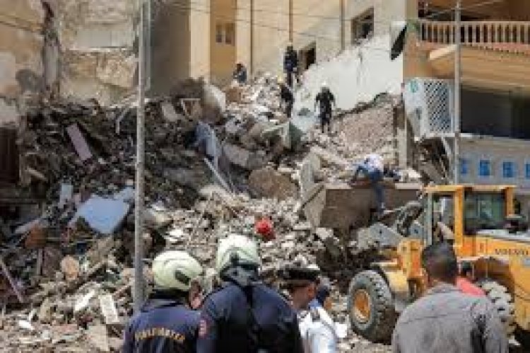 انهيار عقار  بمنطقة حدائق القبة 