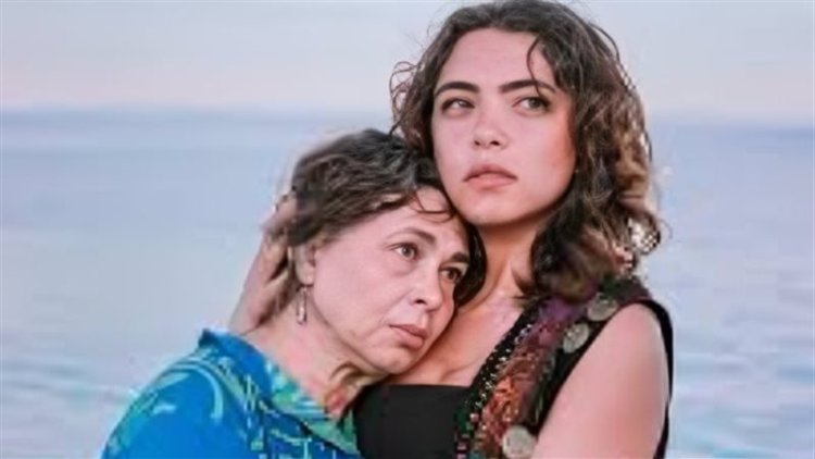 المذيعة آية شعيب ابنة الفنانة لبنى ونس تكشف عن تعرضها للتحرش