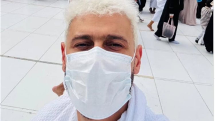 من أمام الكعبة وبالشعر الأبيض.. رامز جلال يشارك جمهوره مناسك العمرة