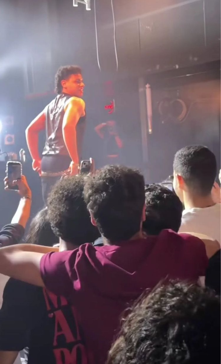 مصطفى كامل يعلق على ظهور مغني الراب زياد ظاظا بملابس غير لائقة