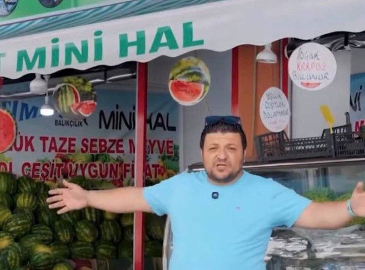 "صلاح جاي".. بائع تركي يعد بتوزيع البطيخ مجانا | فيديو