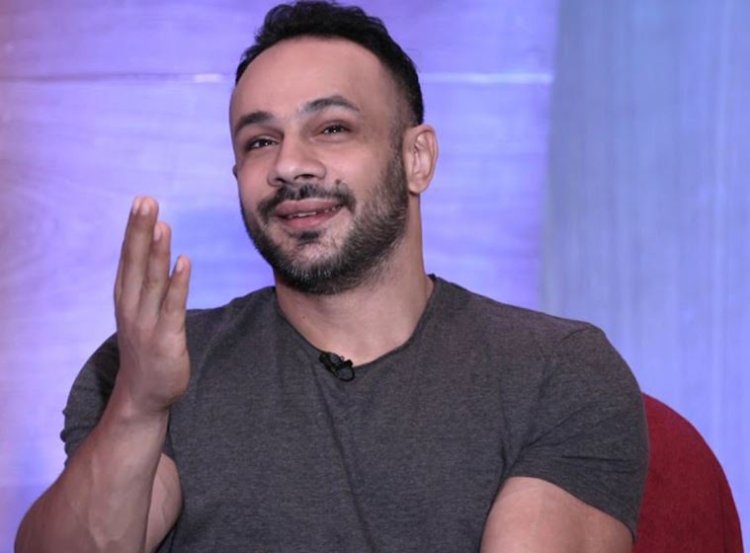 بعد أزمات القبض على مشاهير «التيك توكرز»... محمد عطية: «مجتمع غرقان في الازدواجية»