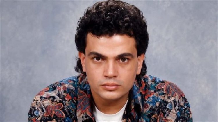 مشاركاً في تريند الثمانينات.. الهضبة عمرو دياب ينشر بوستر ألبومه " متخافيش "