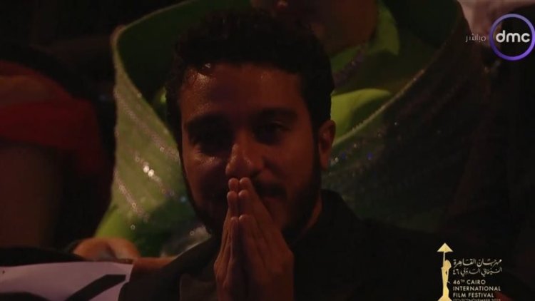 دموع الفخر تسيطر على نور النبوي خلال تكريم والده خالد النبوي بمهرجان القاهرة السينمائي