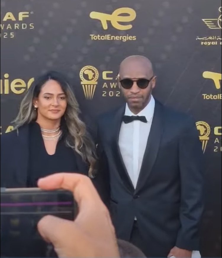 شيكابالا وزوجته يحضران حفل جوائز "الكاف" في المغرب