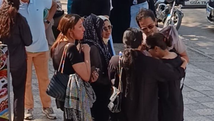انهيار شقيق أحمد جلال عبدالقوي في جنازته