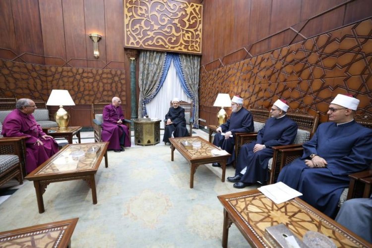 شيخ الأزهر يؤكد على أواصر الأخوة والمحبة وعمق الترابط بين المصريين