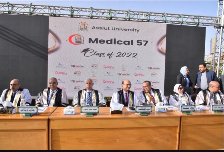 «العاصمة» تهنئ الدكتورة الشيماء عبد الحارس بمناسبة تخرجها من طب أسيوط