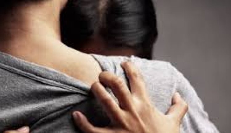 عامل يضبط شقيقه فى أحضان  زوجته  بالعمرانية