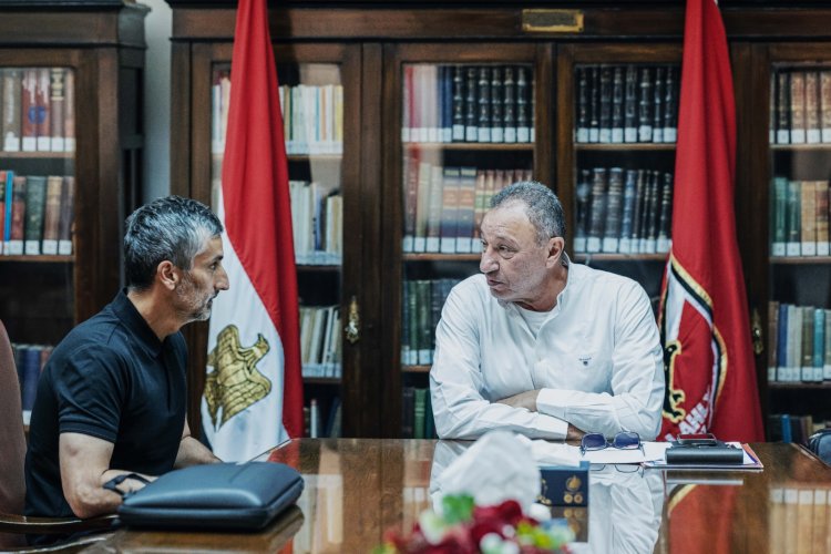 الخطيب يجتمع مع الجهاز الفني الجديد للأهلي بقيادة "ريبييرو"