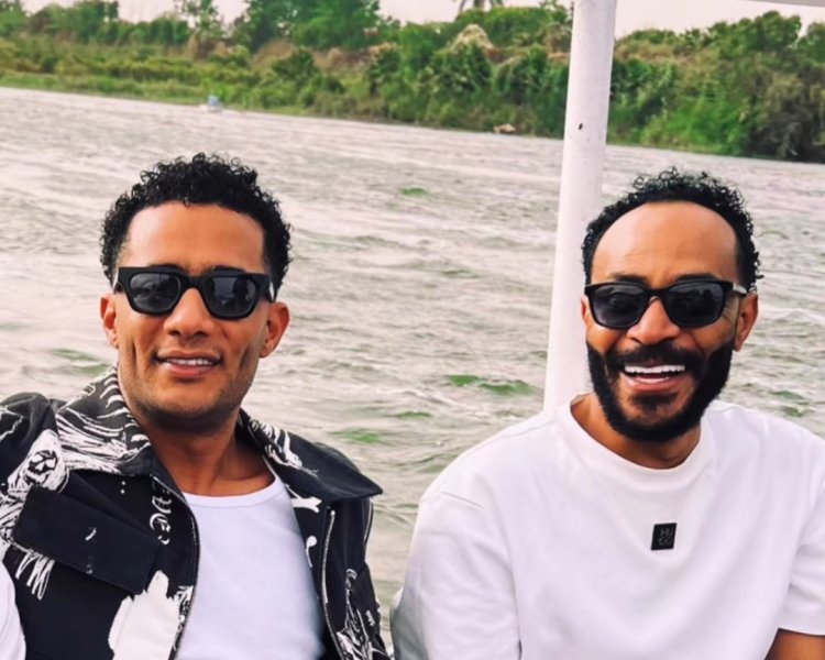 محمد ومحمود رمضان في نزهة نيلية: تناغم أخوي يعكس روابط النجاح