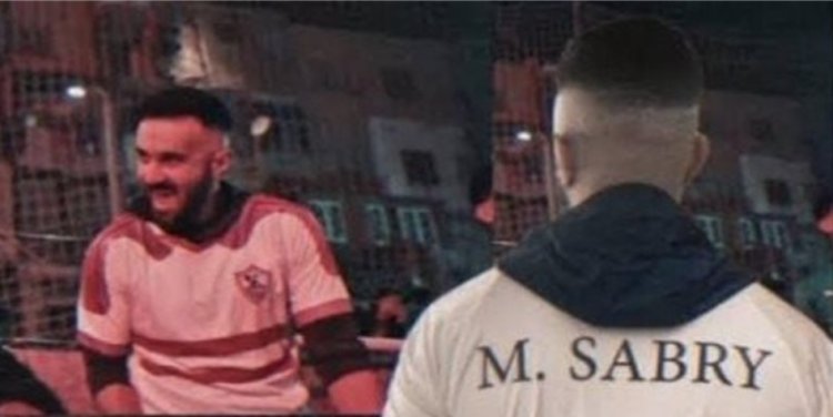 بعد فوز الأبيض بالدوري.. حسني شتا يتصدر المشهد بـ«تيشرت» محمد صبري