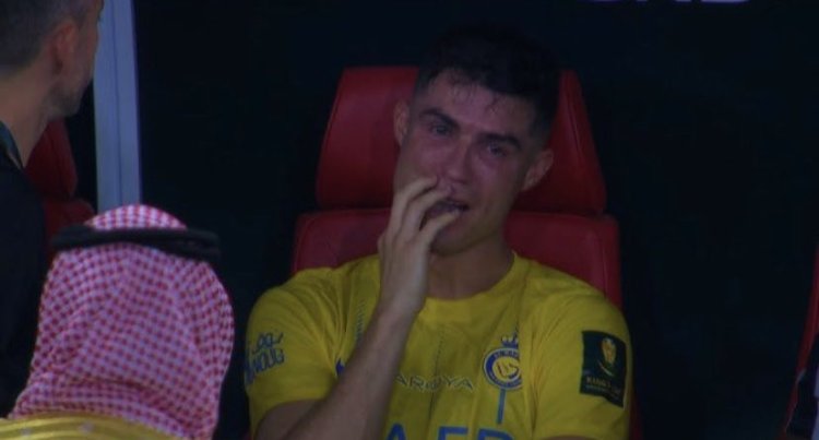 جماهير النصر السعودي تصب غضبها على رونالدو الباكي بعد وداع كأس الملك