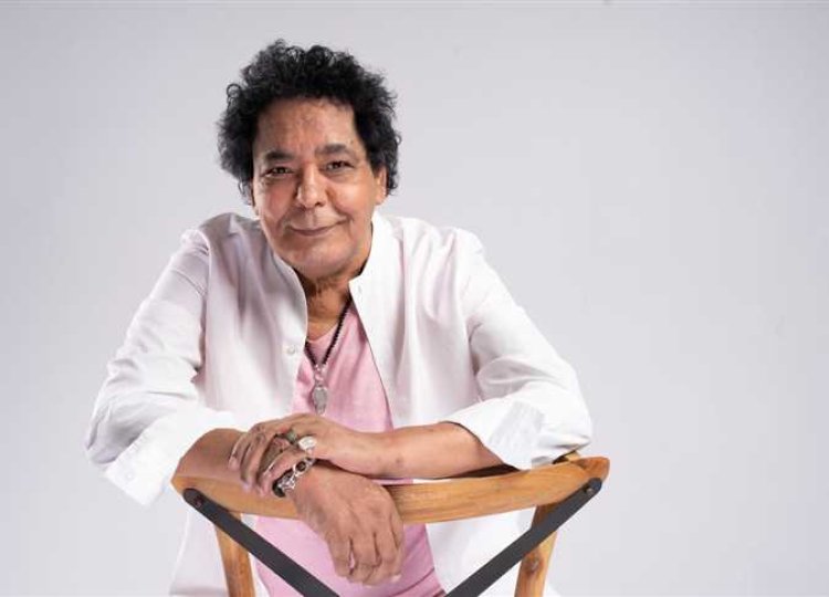 محمد منير يواصل مفاجآته الصيفية ويطرح قريبًا أغنية "بين البينين"