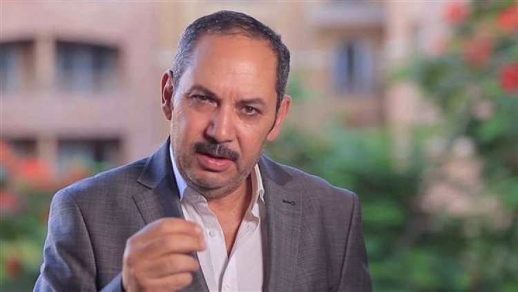 تصالح الفنان كمال أبو رية مع قائد سيارة بعد تعرضه لحادث مروري بكرداسة