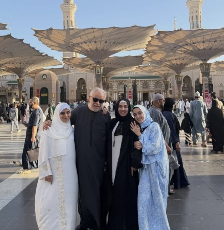 روجينا تؤدي زيارة روحانية للمسجد النبوي برفقة أسرتها