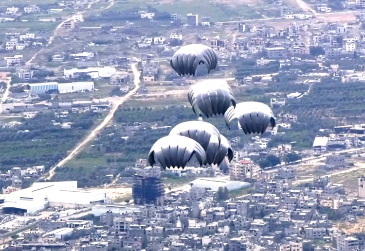 مصر تنفذ أعمال الإسقاط الجوي اليومي للمساعدات الإنسانية والإغاثية على شمال  قطاع غزة