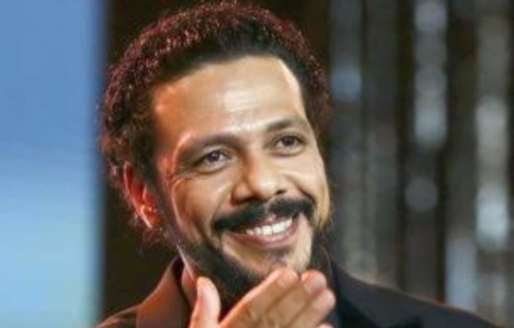 حمزة العيلي يكشف أسباب غيابه عن احتفالية «حكاية نرجس» مع منى الشاذلي