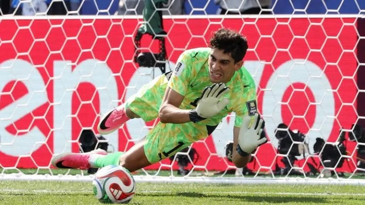 ياسين بونو يشيد بليونيل ميسي بعد فوز الأرجنتين على مصر: لاعب لا يُصدق