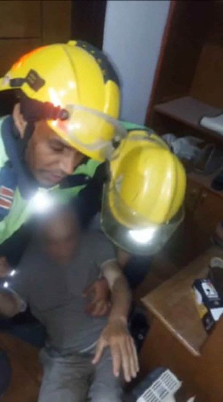 إنقاذ مسن محتجز داخل غرفة نومه بالتجمع الخامس 