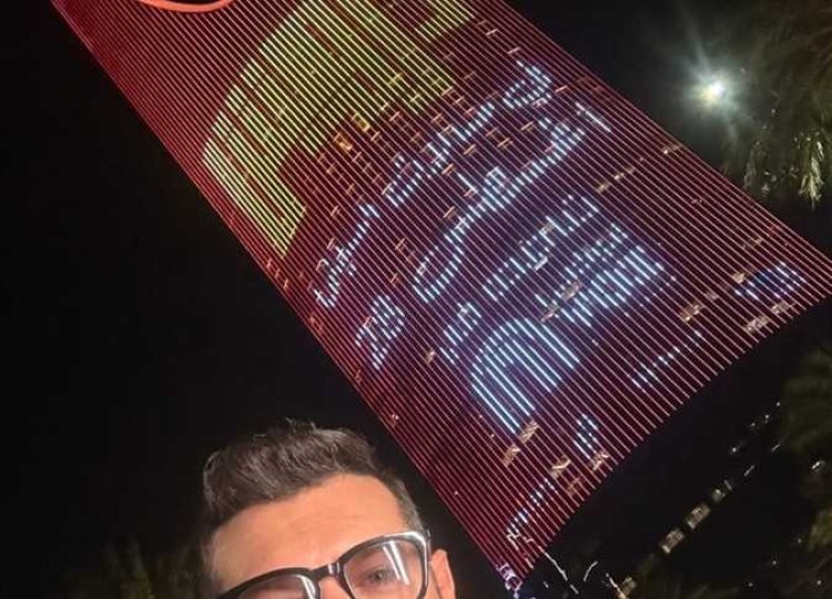 لأول مرة.. برج المملكة في السعودية يضيء بأفيش فيلم «درويش» لـ عمرو يوسف