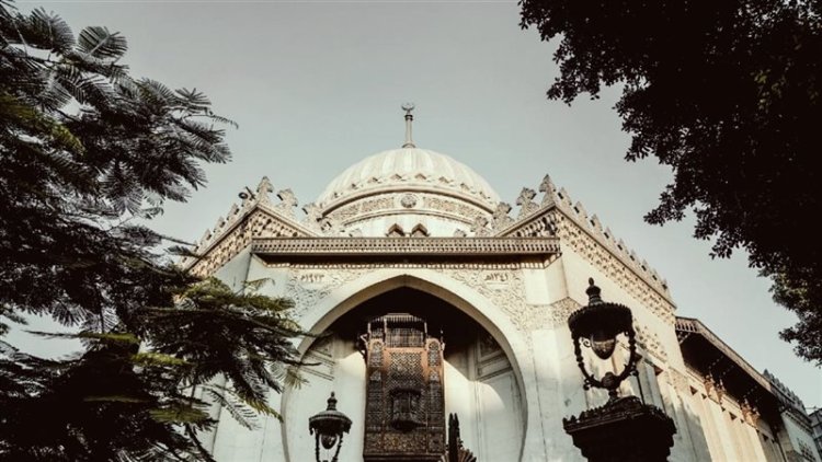 وزارة الثقافة تنفي شائعة اختفاء هلال معهد الموسيقى العربية: الصيانة مستمرة وإعادته قريبًا