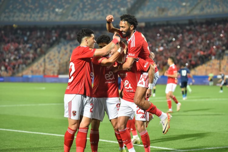 الأهلي يفوز على إنبي بثلاثية ويبقي على آماله في التتويج بالدوري