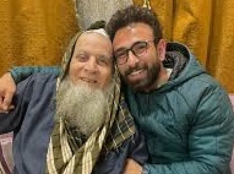 "أسألكم الدعاء".. إبراهيم فايق ينشر صورة لوالده في المستشفى