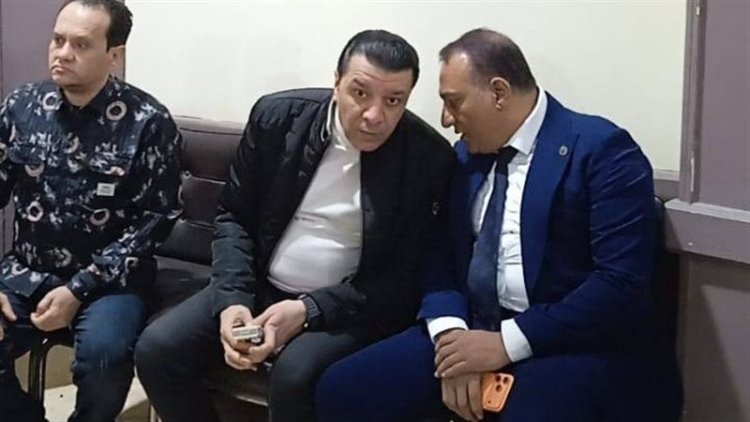 نقيب المهن الموسيقية مصطفى كامل يقدم واجب العزاء في وفاة المطرب ناصر صقر