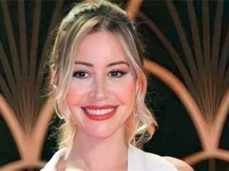 انفراد «العاصمة».. خطوبة منة شلبي من منتج شهير
