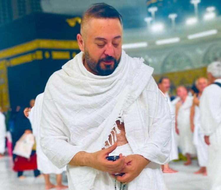 بإطلالة روحانية من أمام الكعبة.. عمرو عبد العزيز يهنئ جمهوره بليلة النصف من شعبان