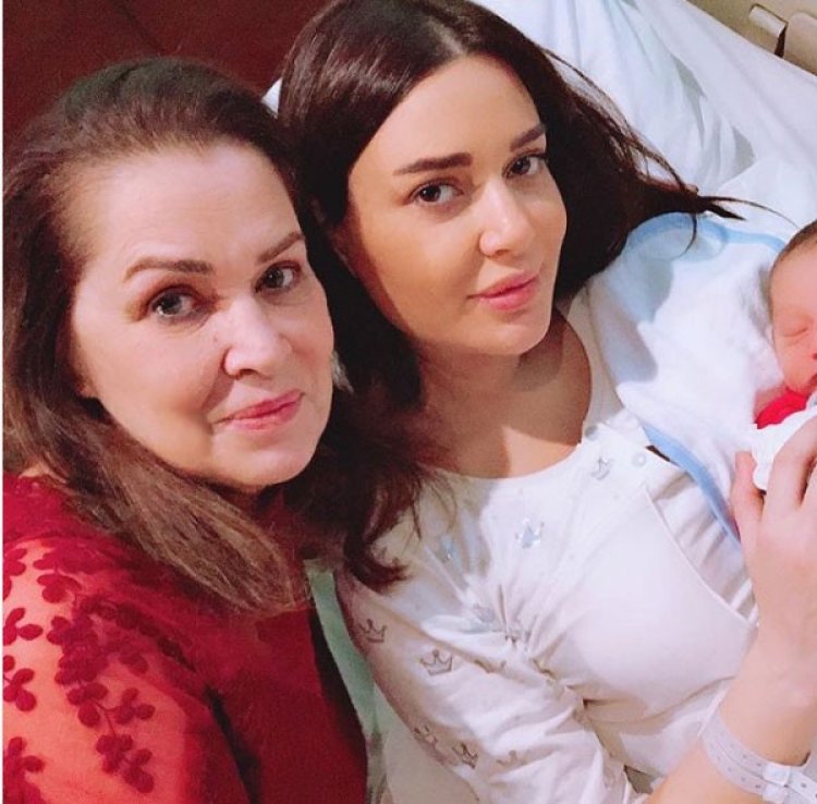 الفنانة اللبنانية سيرين عبد النور تعلن وفاة والدتها بعد صراع مع المرض