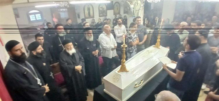 تشييع جثمان المصور كيرلس صلاح بعد وفاته أثناء تصوير إعلان