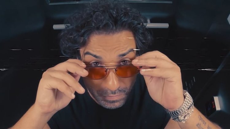 أحمد فهمي يقتحم عالم الموضة ويطلق أول براند خاص به للنظارات