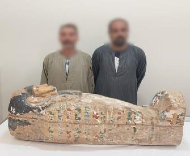 يعود للعصر الروماني.. "الداخلية" تنجح في ضبط تابوت أثري بحوزة شخصين بسوهاج قبل بيعه