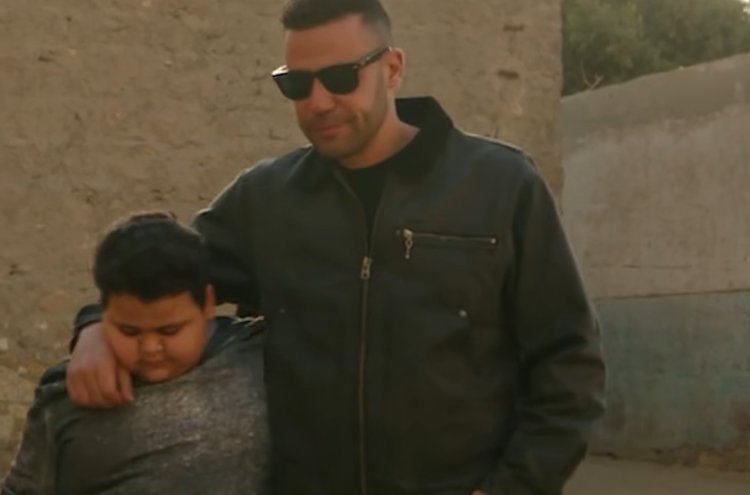 بسبب فطيرة سجق.. مشهد كوميدي لمحمد إمام في مسلسل الكينج يتصدر التريند