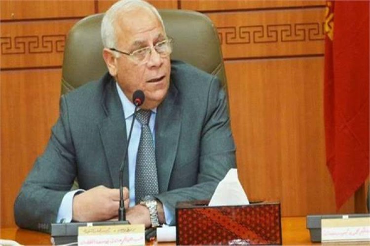 محافظ بورسعيد يتفقد سير وانتظام امتحانات الفصل الدراسي الثاني للشهادة الإعدادية